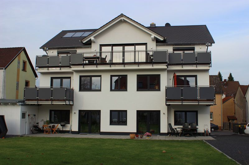 5- Familienhaus in Nidderau mit großzügigen Balkonen/Dachterrasse