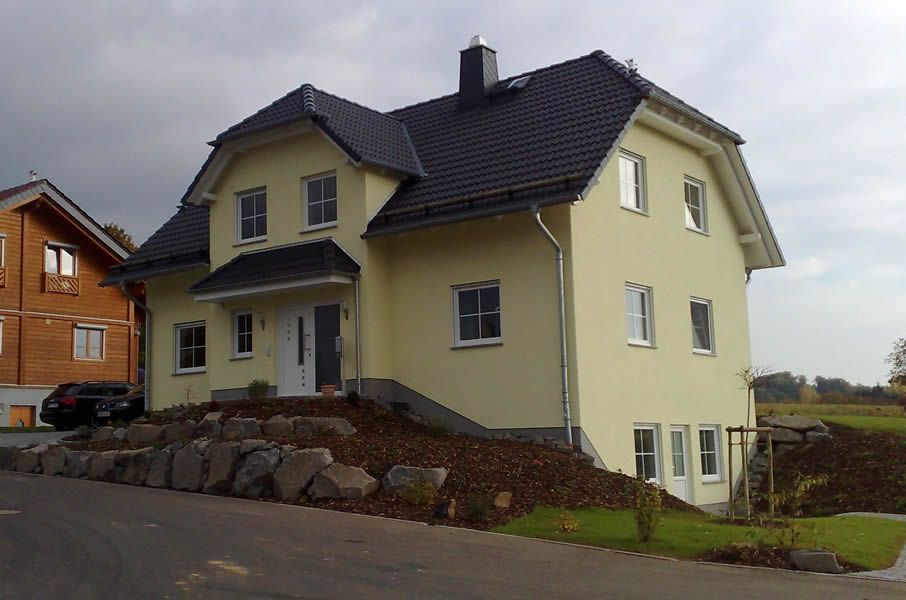 Einfamilienhaus mit Krüppelwalmdach in der Wetterau